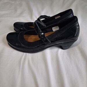 Naot Black Mary Jane Womens Size 39 L8 Patent Leather Suede Trim Comfort Heels